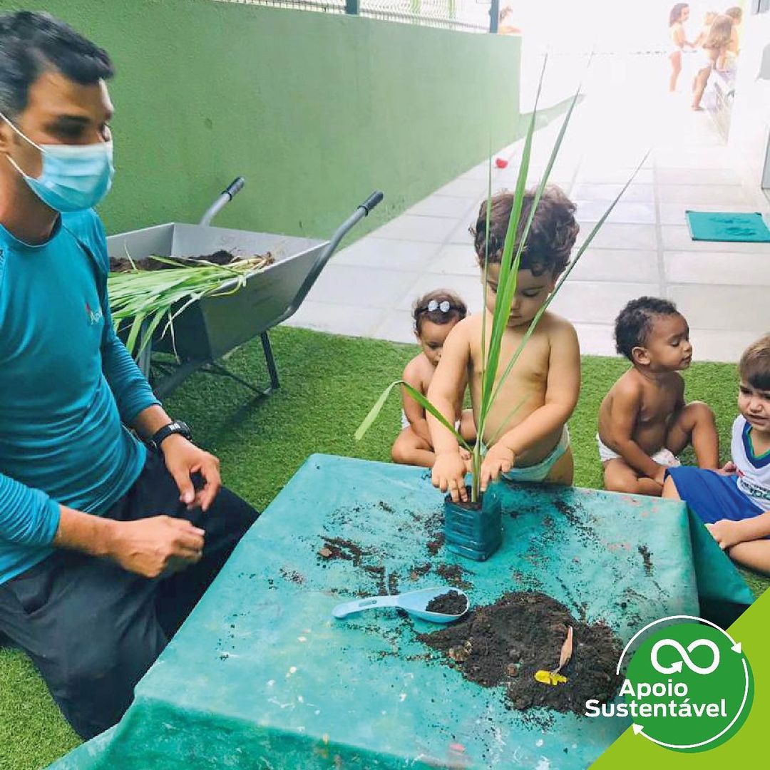 Apoio Sustentável: Através da natureza, Maternal aprende sobre cuidado