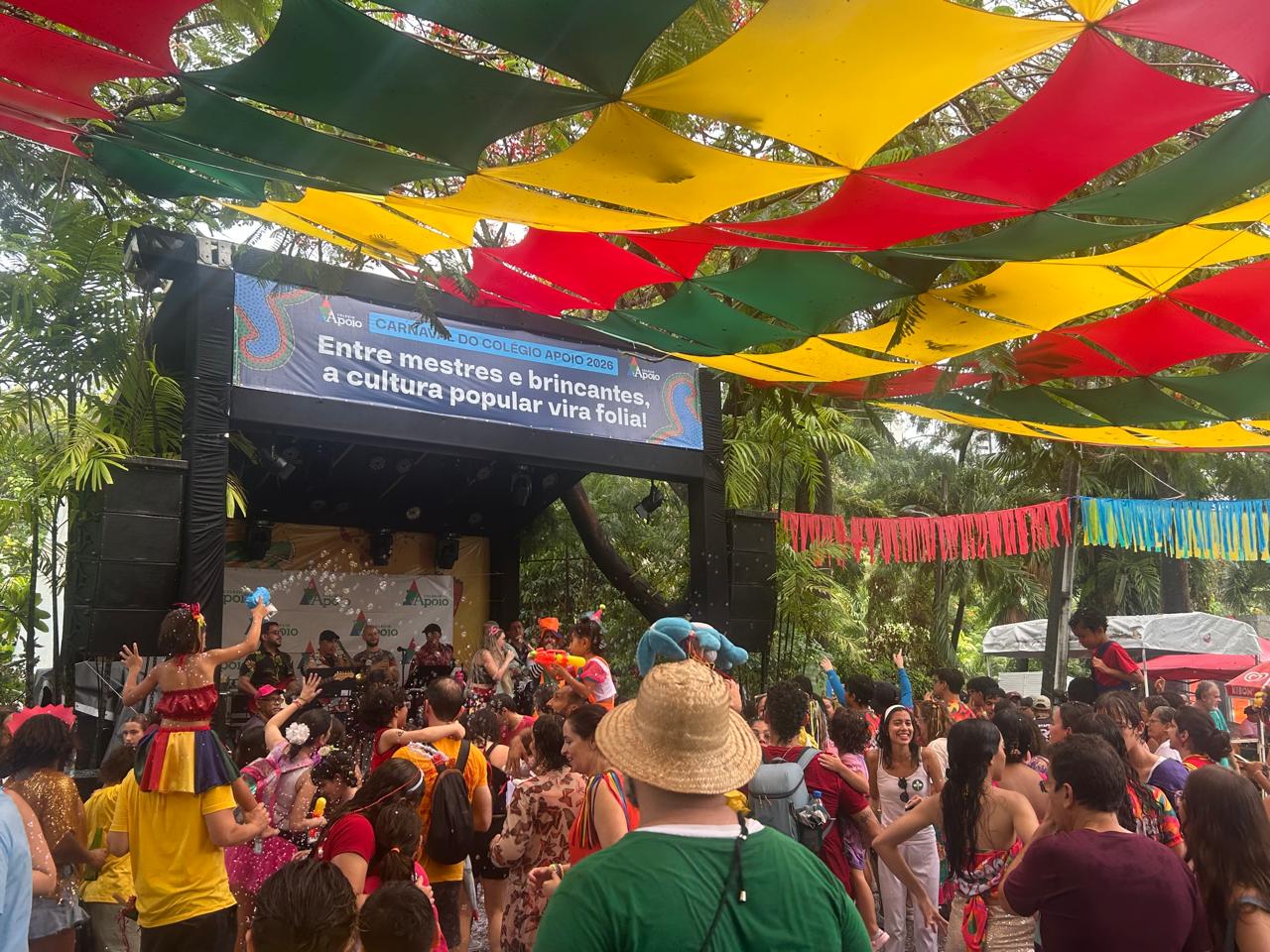 Entre mestres e brincantes, a cultura popular vira folia